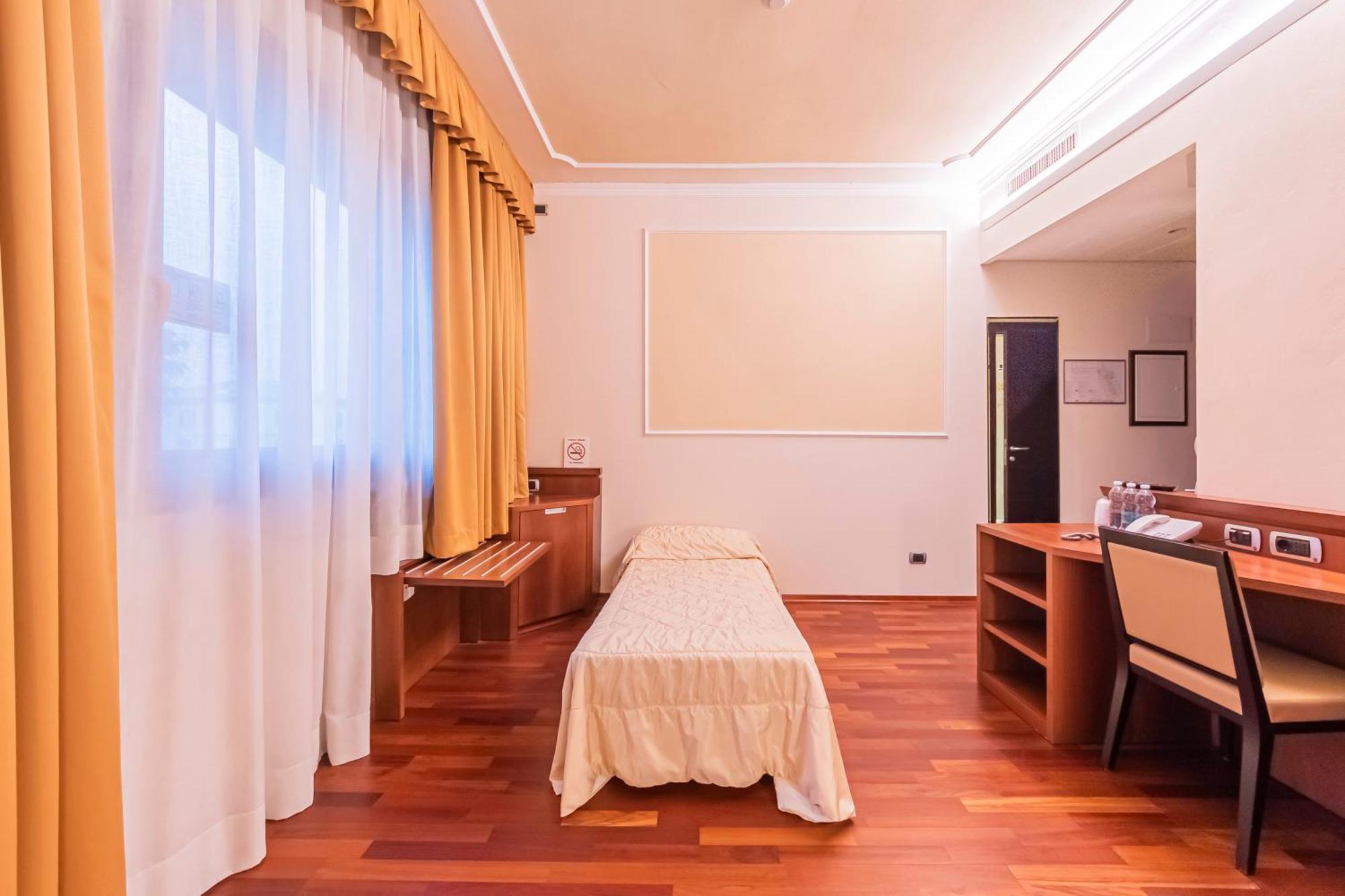 Dado Hotel International Parme Extérieur photo