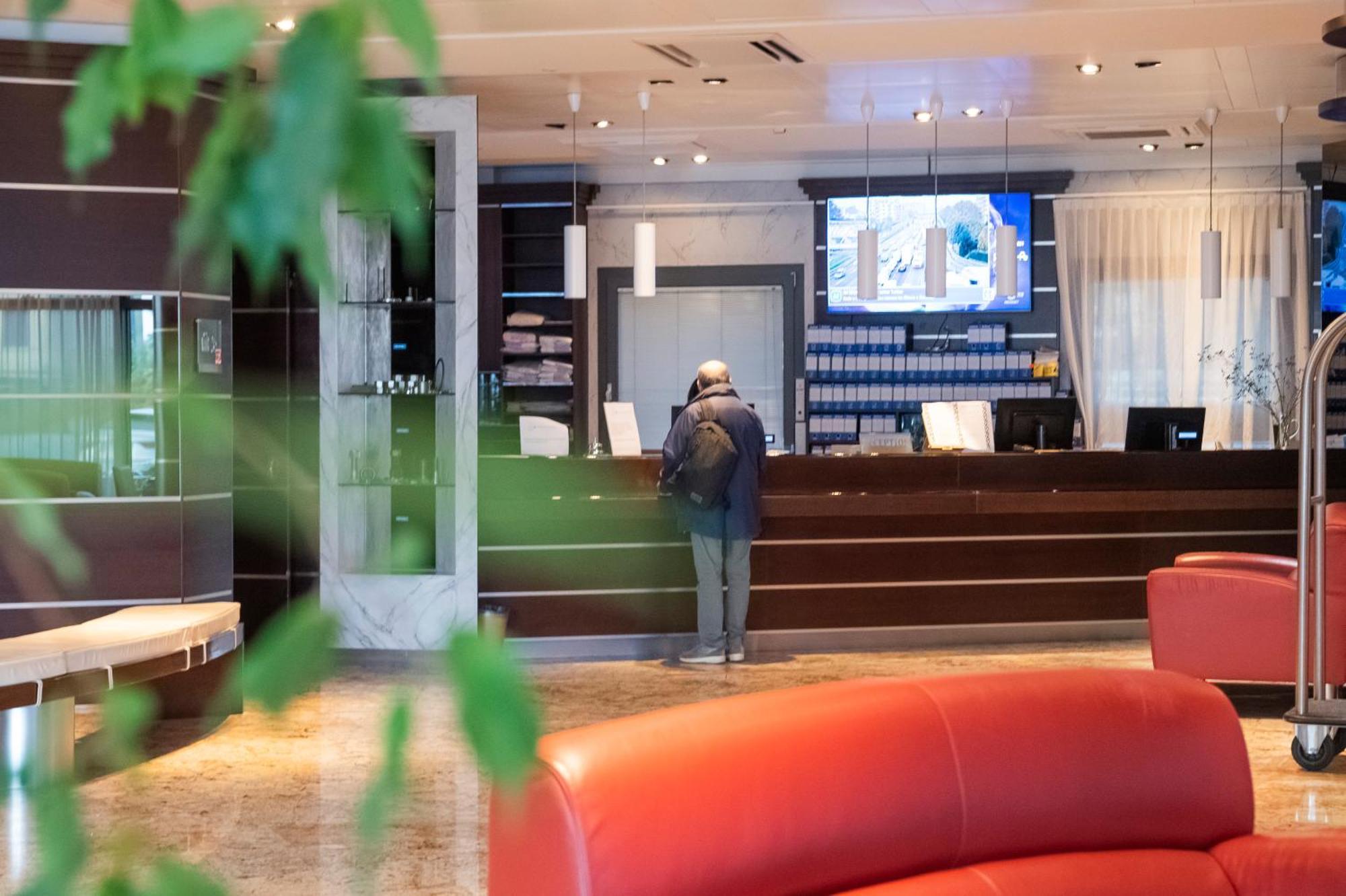Dado Hotel International Parme Extérieur photo