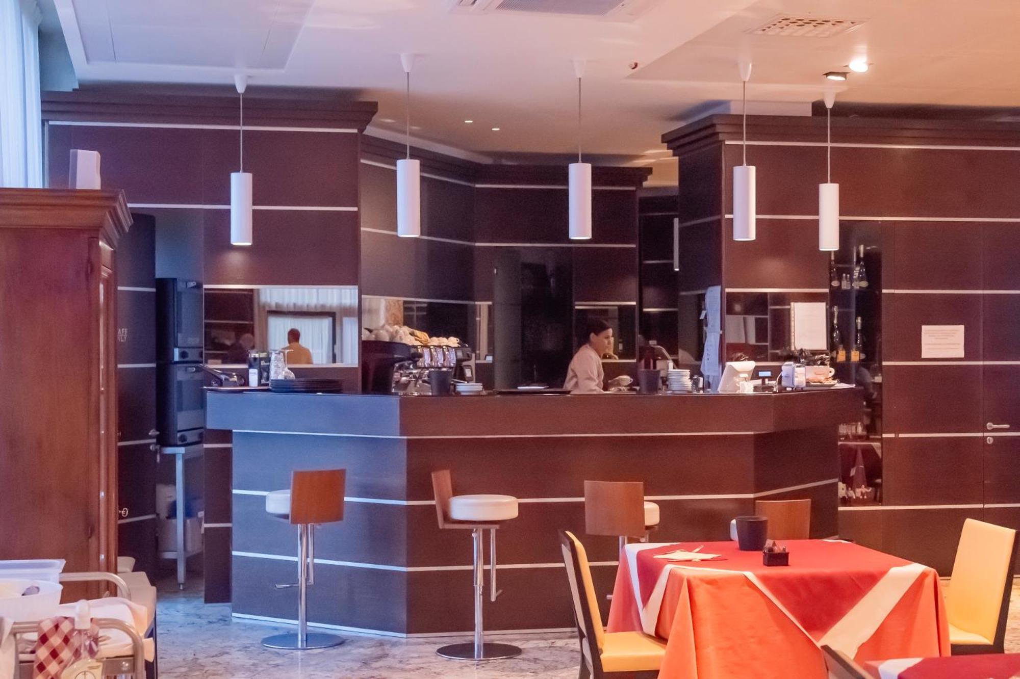 Dado Hotel International Parme Extérieur photo