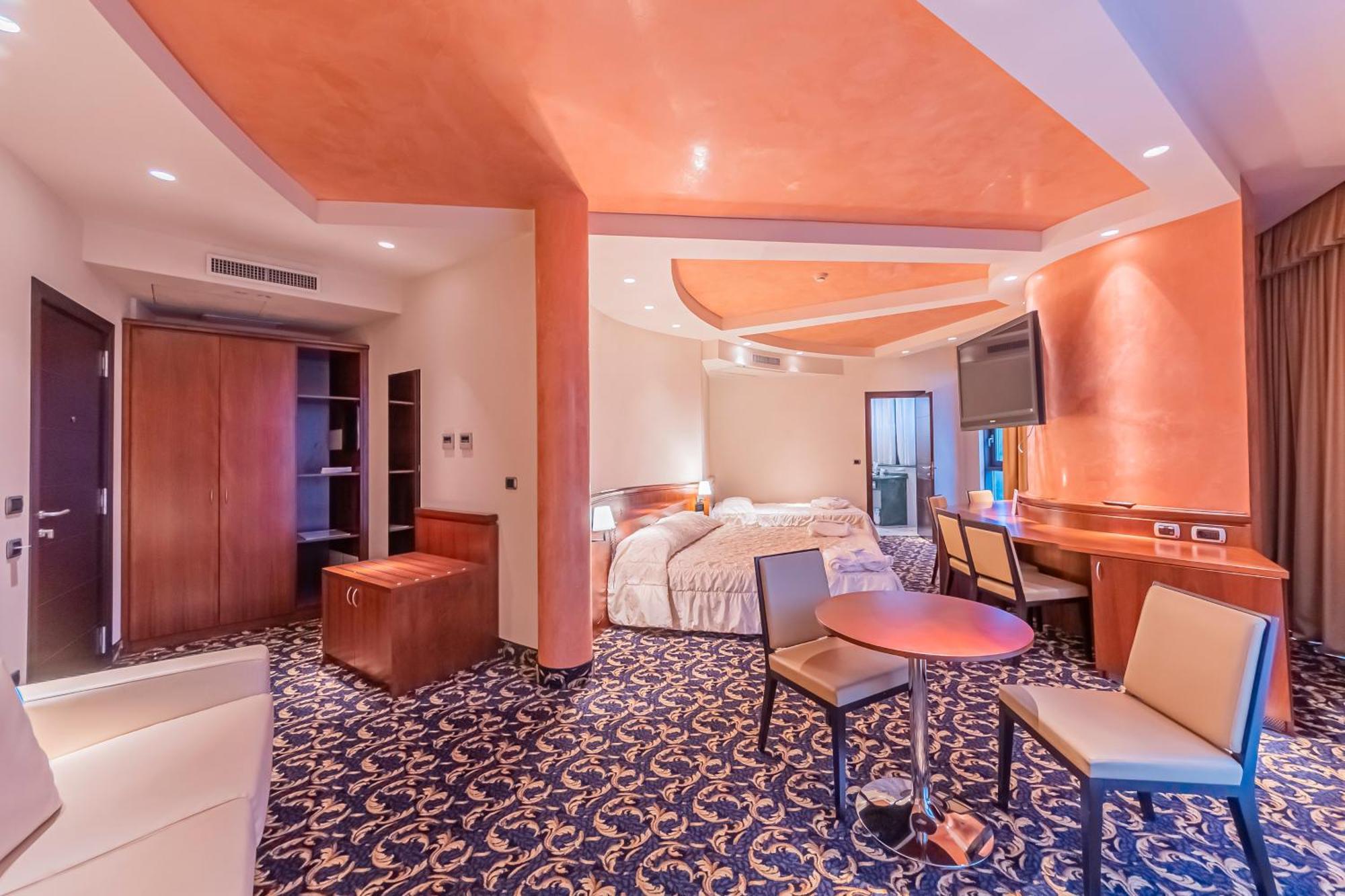 Dado Hotel International Parme Extérieur photo