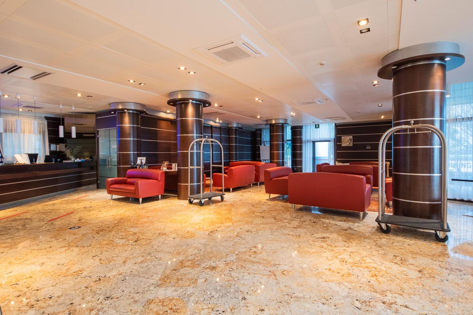 Dado Hotel International Parme Extérieur photo