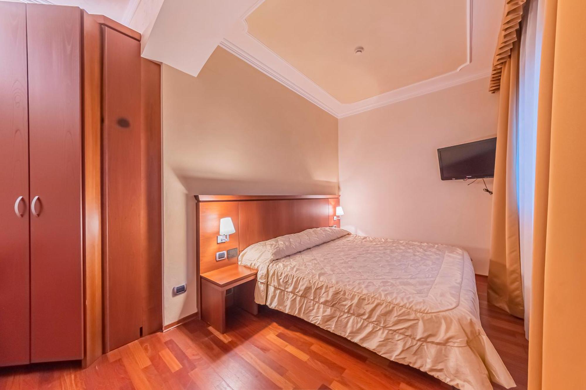 Dado Hotel International Parme Extérieur photo