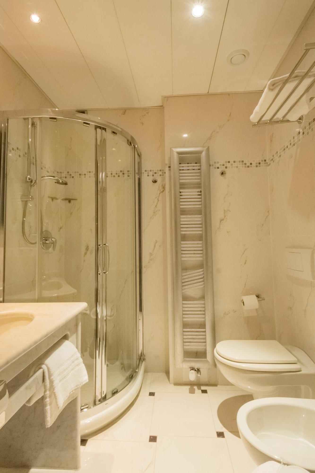 Dado Hotel International Parme Extérieur photo
